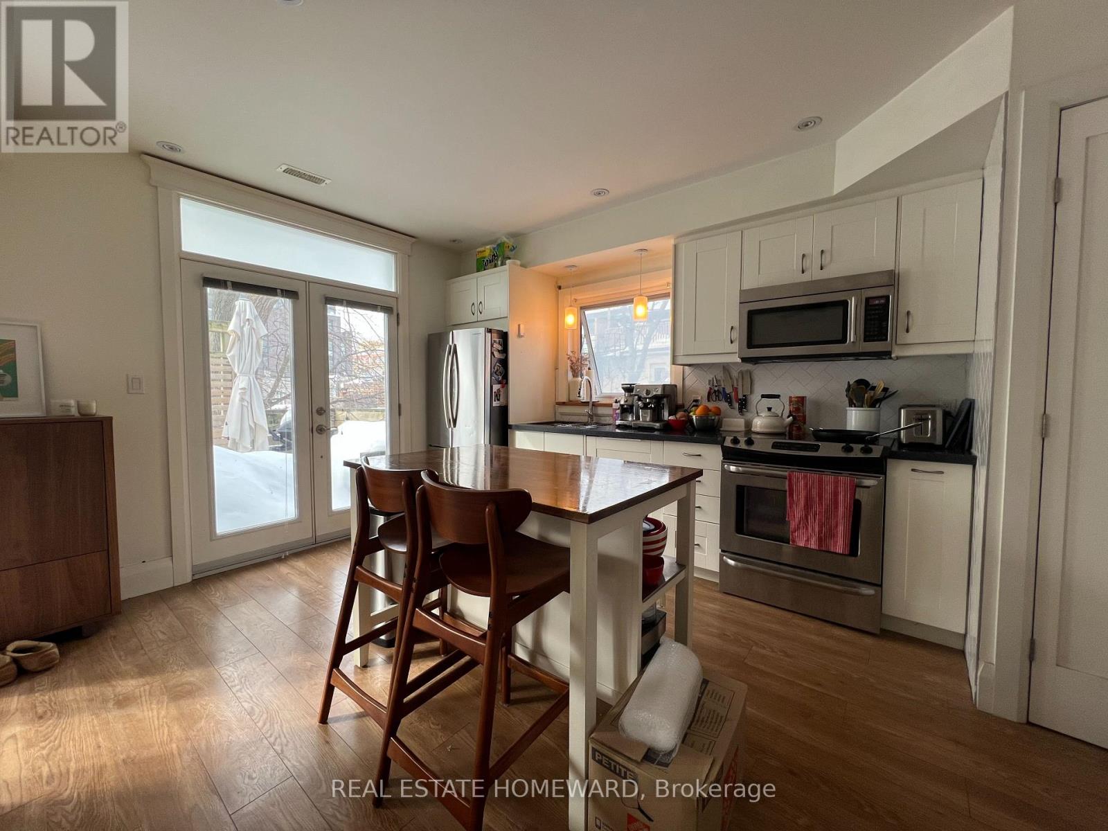 Upper - 110 Caroline Avenue, Toronto, Ontario  M4M 2X7 - Photo 2 - E12781488