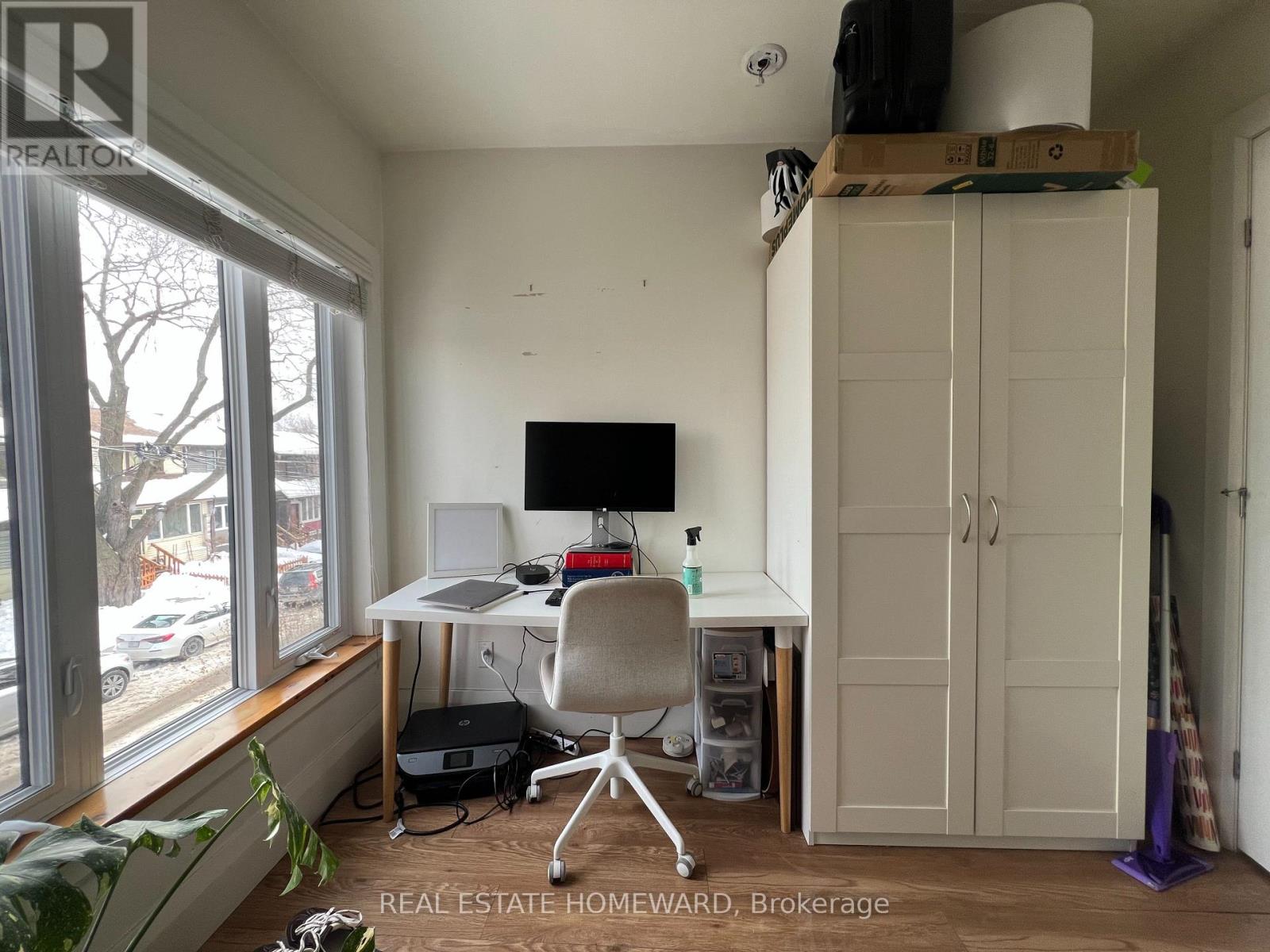 Upper - 110 Caroline Avenue, Toronto, Ontario  M4M 2X7 - Photo 6 - E12781488