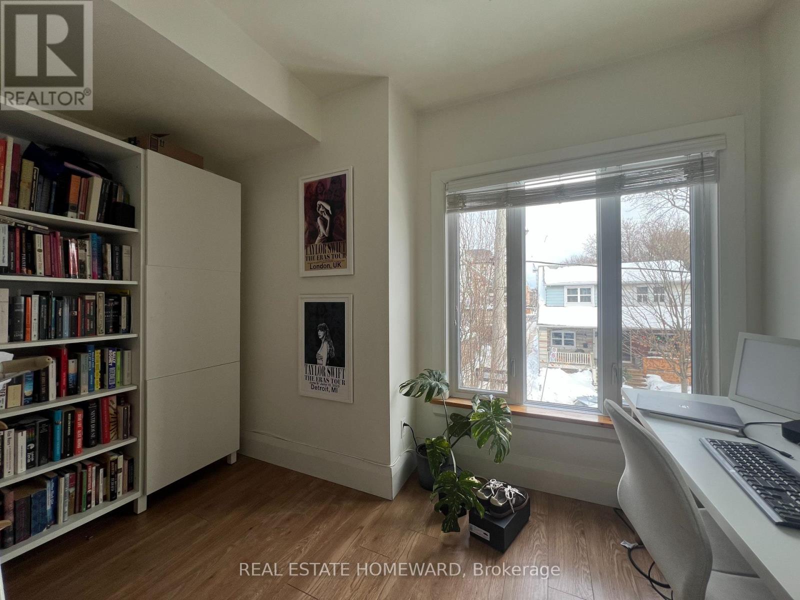 Upper - 110 Caroline Avenue, Toronto, Ontario  M4M 2X7 - Photo 7 - E12781488