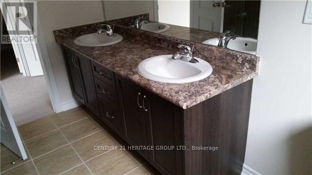 63 Tyndall Drive, Bradford West Gwillimbury (Bradford), Ontario  L3Z 4G7 - Photo 14 - N12781446