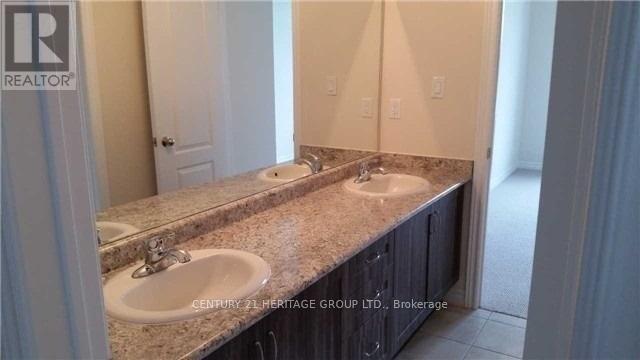 63 Tyndall Drive, Bradford West Gwillimbury (Bradford), Ontario  L3Z 4G7 - Photo 18 - N12781446