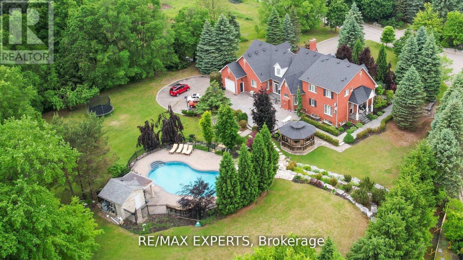 27 Theresa Circle, Vaughan, Ontario  L0J 1C0 - Photo 1 - N12781448