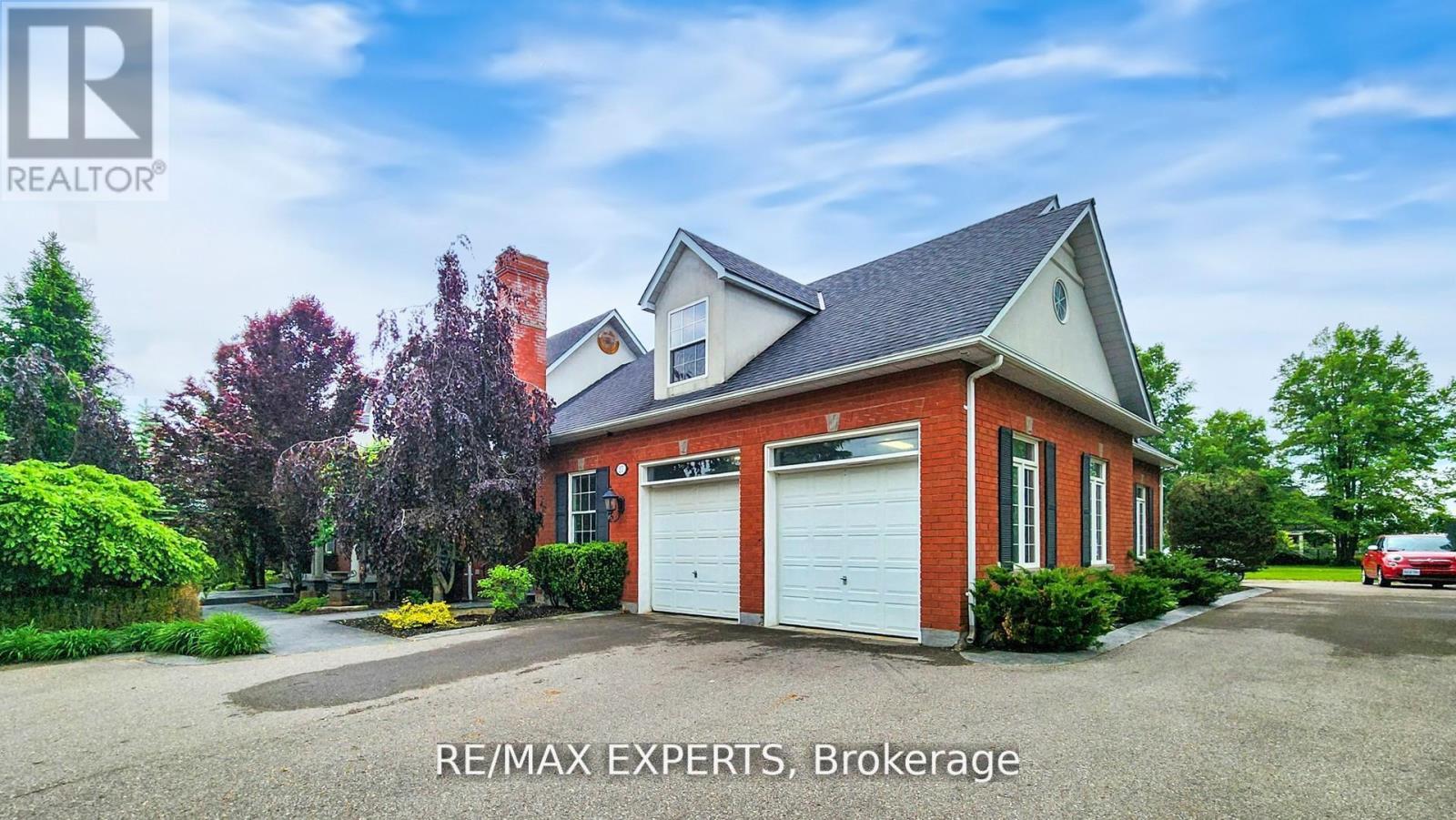 27 Theresa Circle, Vaughan, Ontario  L0J 1C0 - Photo 2 - N12781448