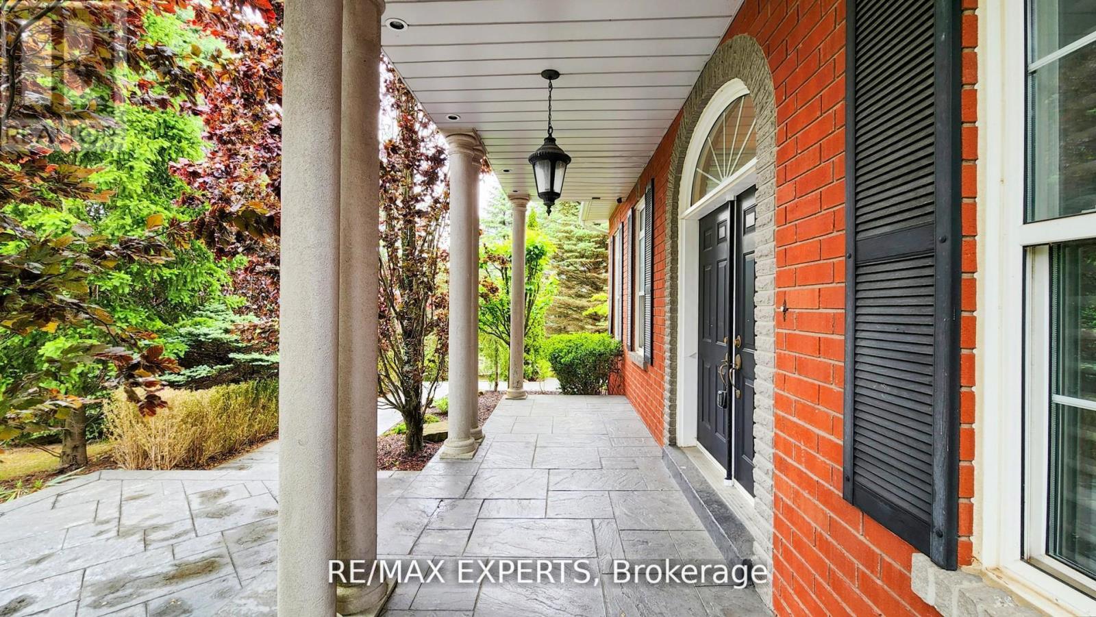 27 Theresa Circle, Vaughan, Ontario  L0J 1C0 - Photo 4 - N12781448