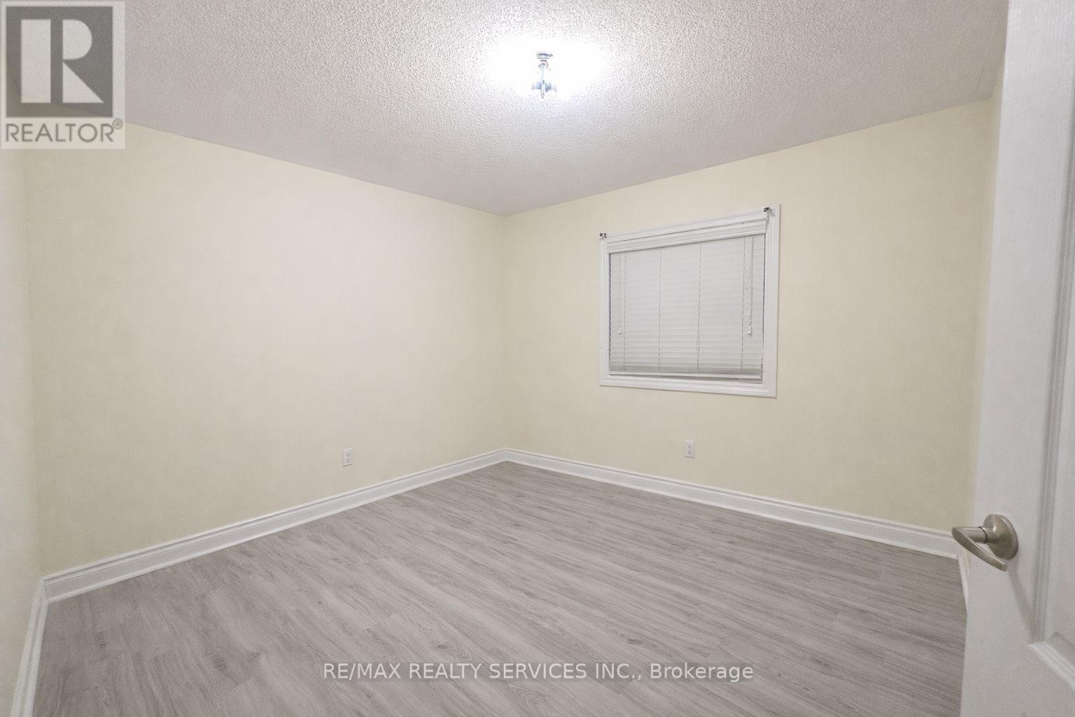 26 Red Ash Court, Brampton, Ontario  L6X 3B8 - Photo 10 - W12781436