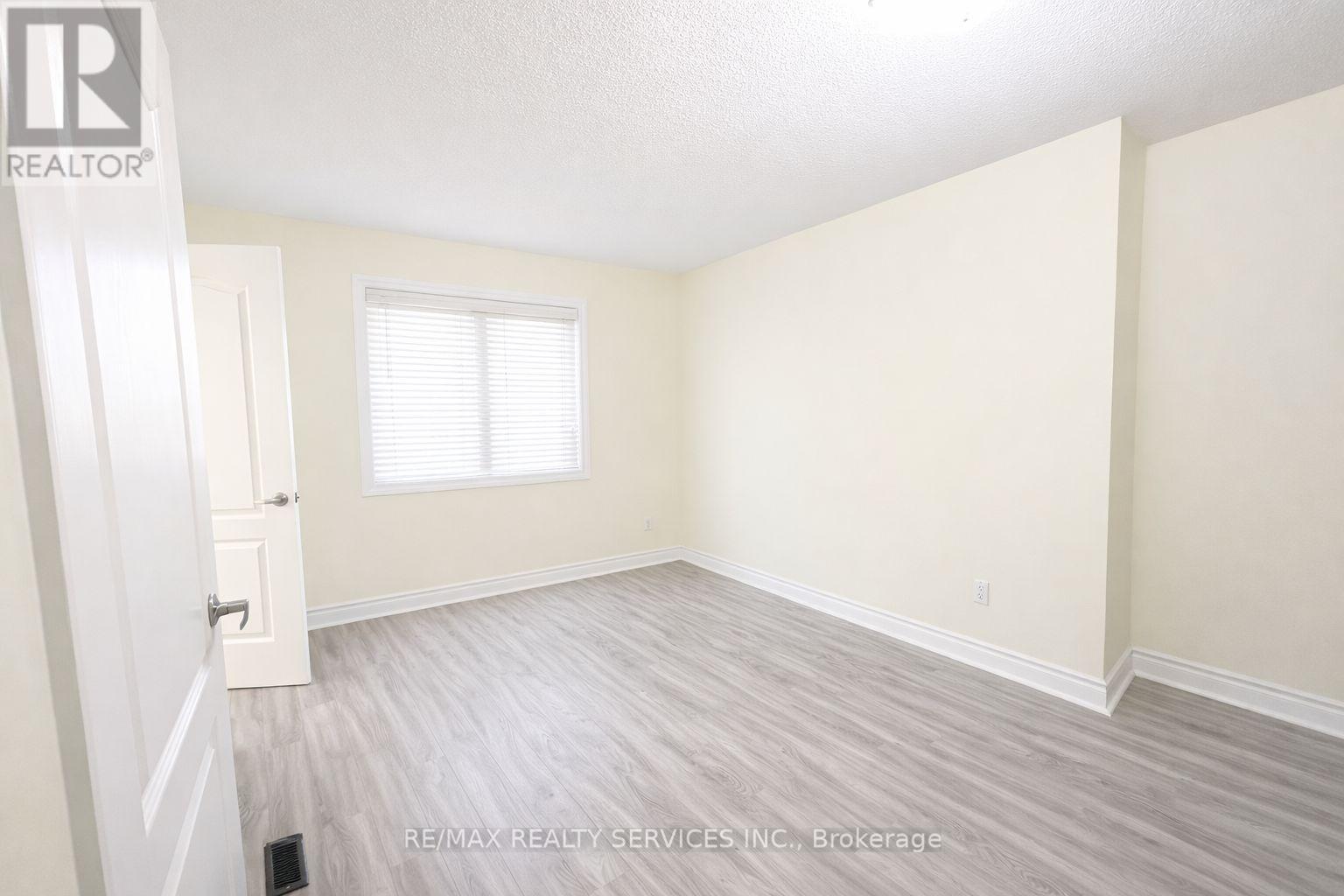 26 Red Ash Court, Brampton, Ontario  L6X 3B8 - Photo 11 - W12781436