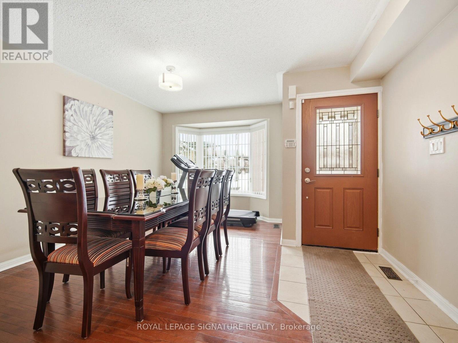 92 Owlridge Drive, Brampton, Ontario  L6X 0M5 - Photo 4 - W12781470