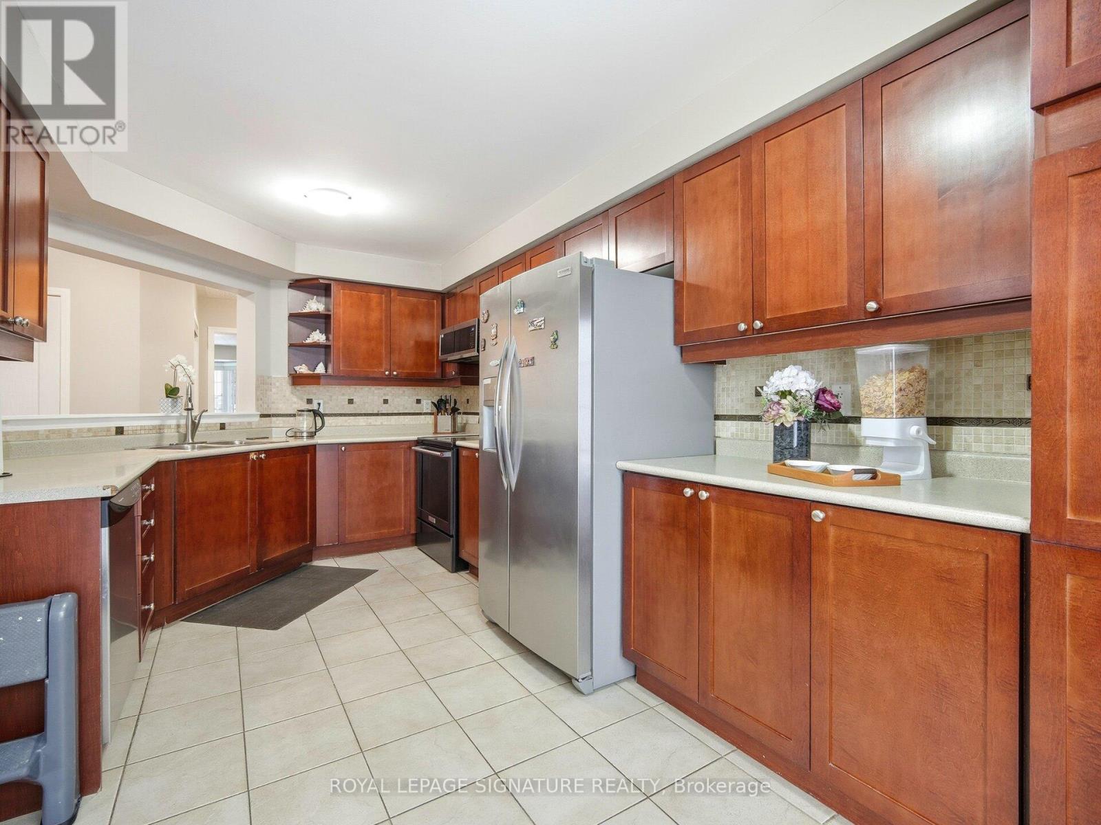 92 Owlridge Drive, Brampton, Ontario  L6X 0M5 - Photo 8 - W12781470