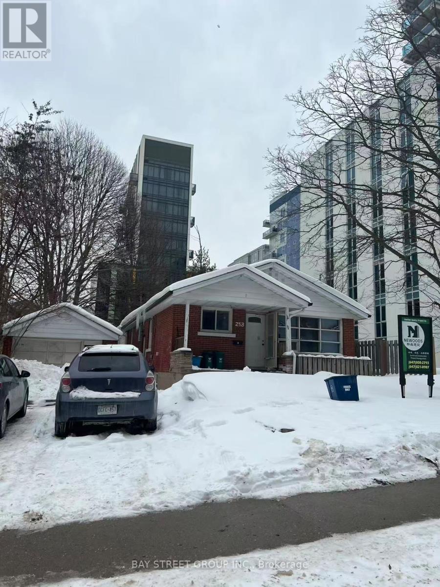 249 Sunview Street, Waterloo, Ontario  N2L 3V8 - Photo 5 - X12781478