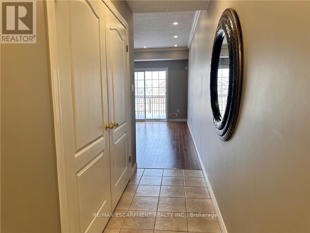 14 - 2 Harbour Drive, Hamilton, Ontario  L8E 6B1 - Photo 3 - X12781482