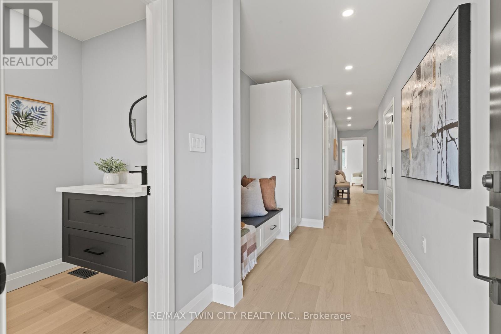 139 King Edward Street, Brant, Ontario  N3L 3E3 - Photo 6 - X12781492