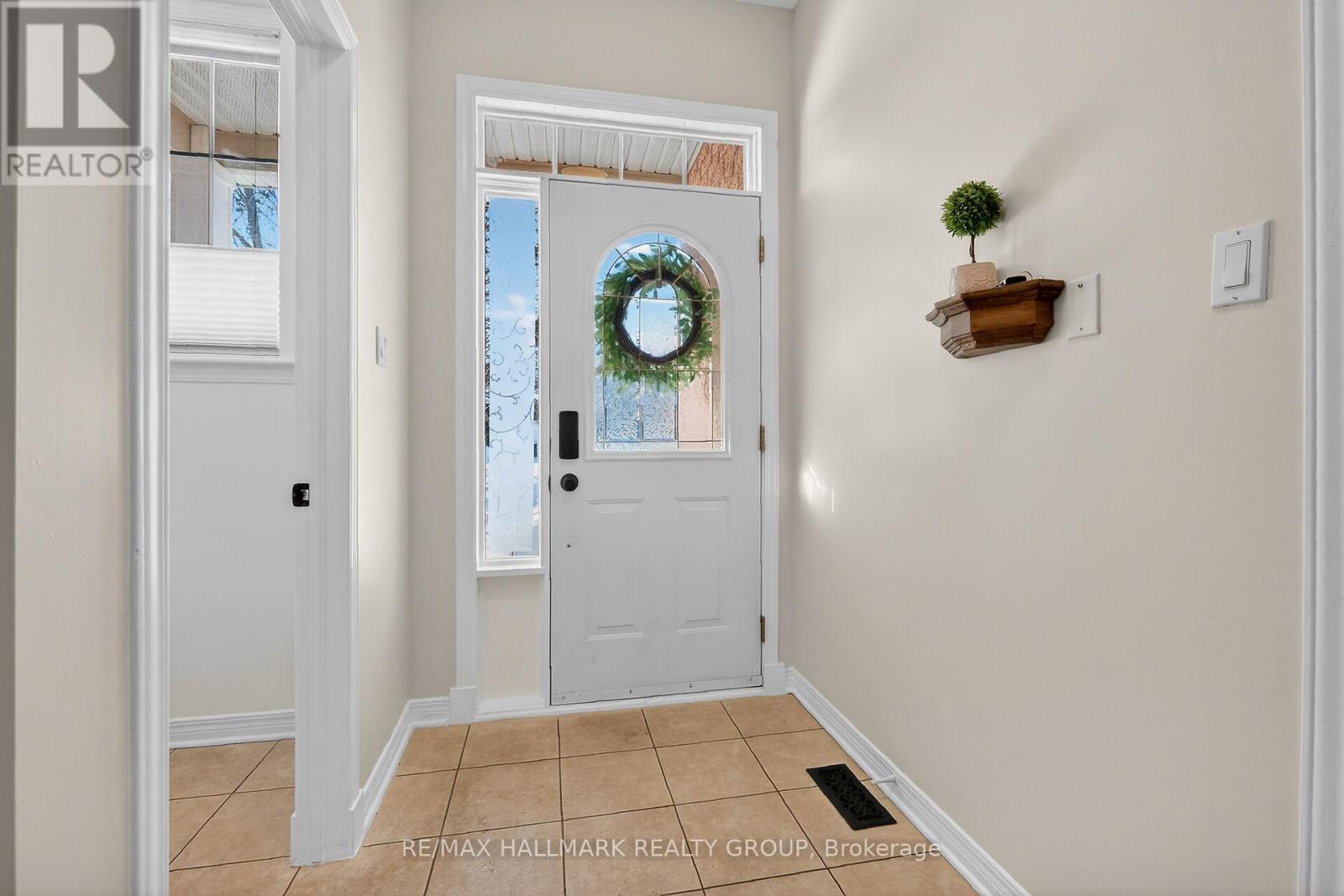 1952 Schroeder Crescent, Ottawa, Ontario  K4A 4P7 - Photo 3 - X12781498