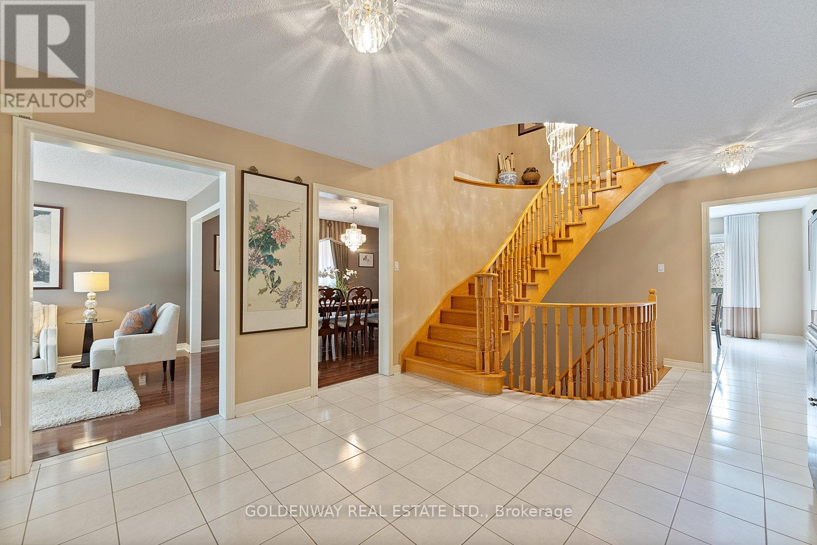 6 Loyal Blue Crescent, Richmond Hill, Ontario  L4S 1A2 - Photo 4 - N12780498