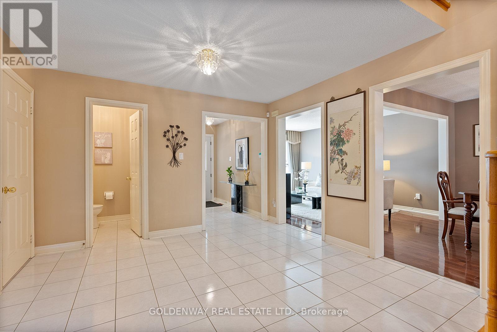 6 Loyal Blue Crescent, Richmond Hill, Ontario  L4S 1A2 - Photo 5 - N12780498