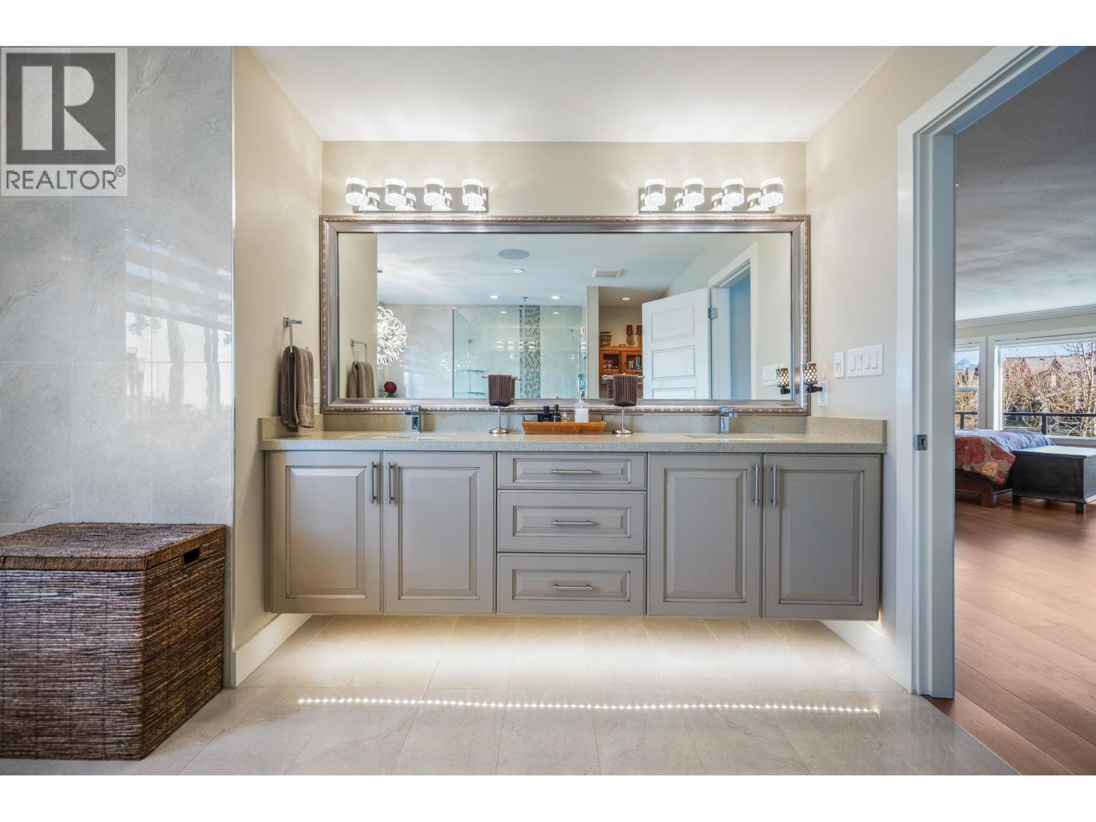 1412 Strawline Hill Street, Coquitlam, British Columbia  V3E 0L5 - Photo 19 - R3089232