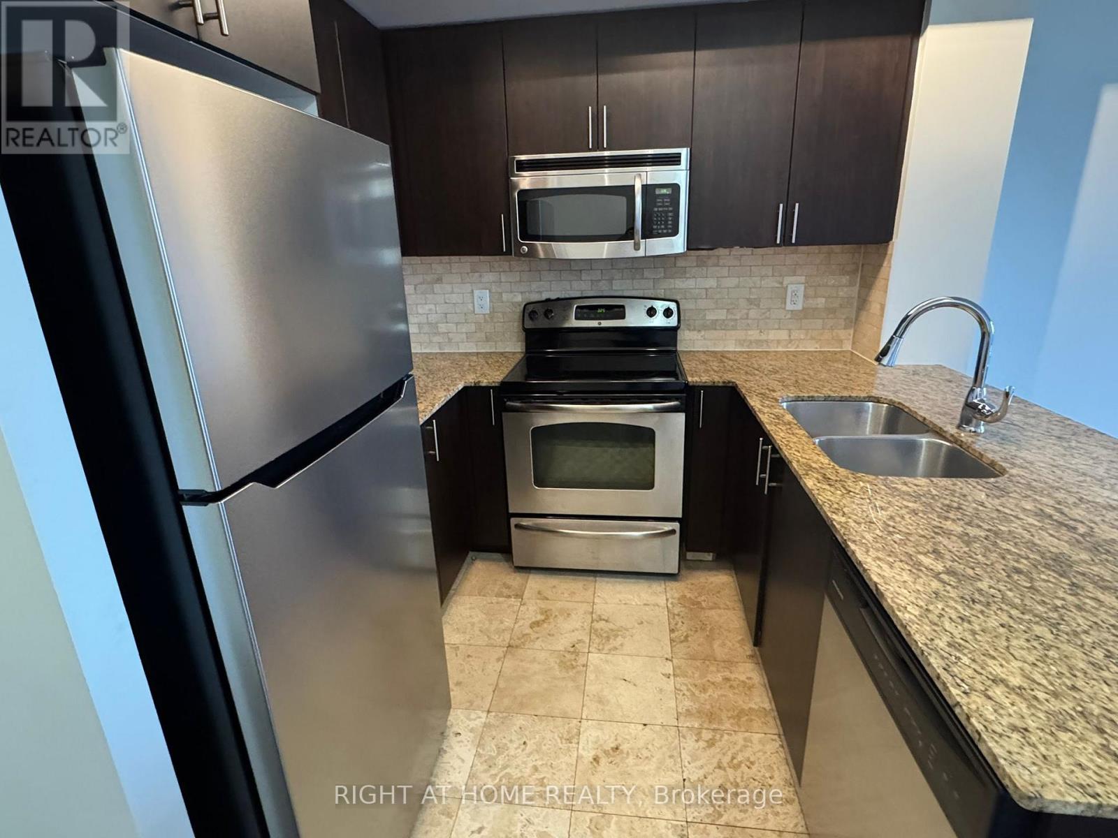 702 - 520 Steeles Avenue W, Vaughan, Ontario  L4J 1A2 - Photo 17 - N12781510