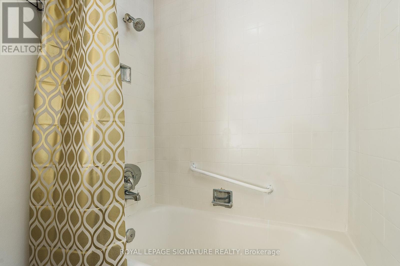 56 Ash Crescent, Toronto, Ontario  M8W 1E6 - Photo 11 - W12781516