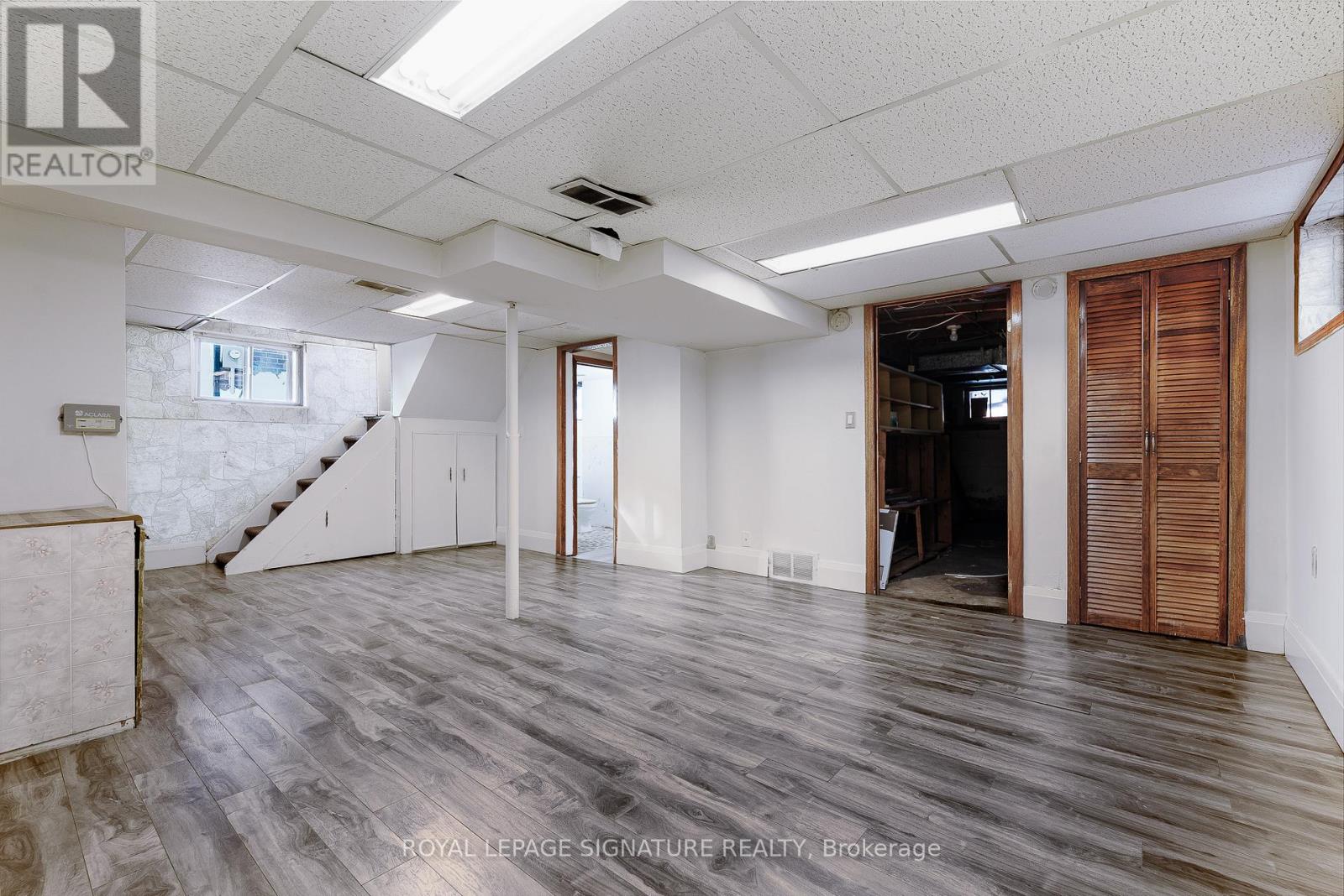 56 Ash Crescent, Toronto, Ontario  M8W 1E6 - Photo 14 - W12781516