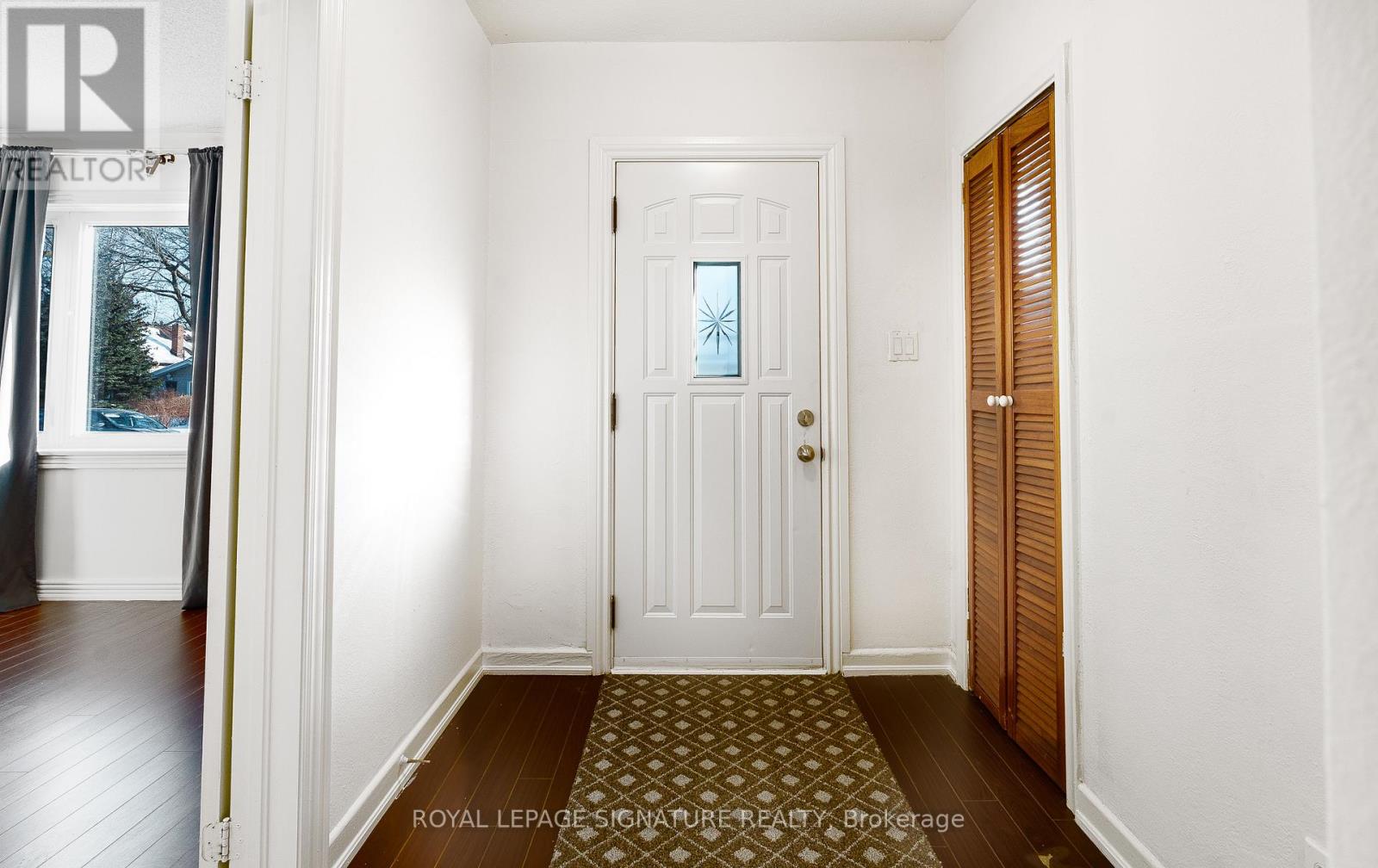 56 Ash Crescent, Toronto, Ontario  M8W 1E6 - Photo 2 - W12781516