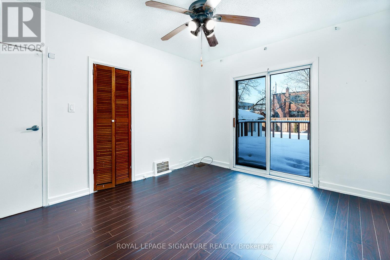 56 Ash Crescent, Toronto, Ontario  M8W 1E6 - Photo 6 - W12781516