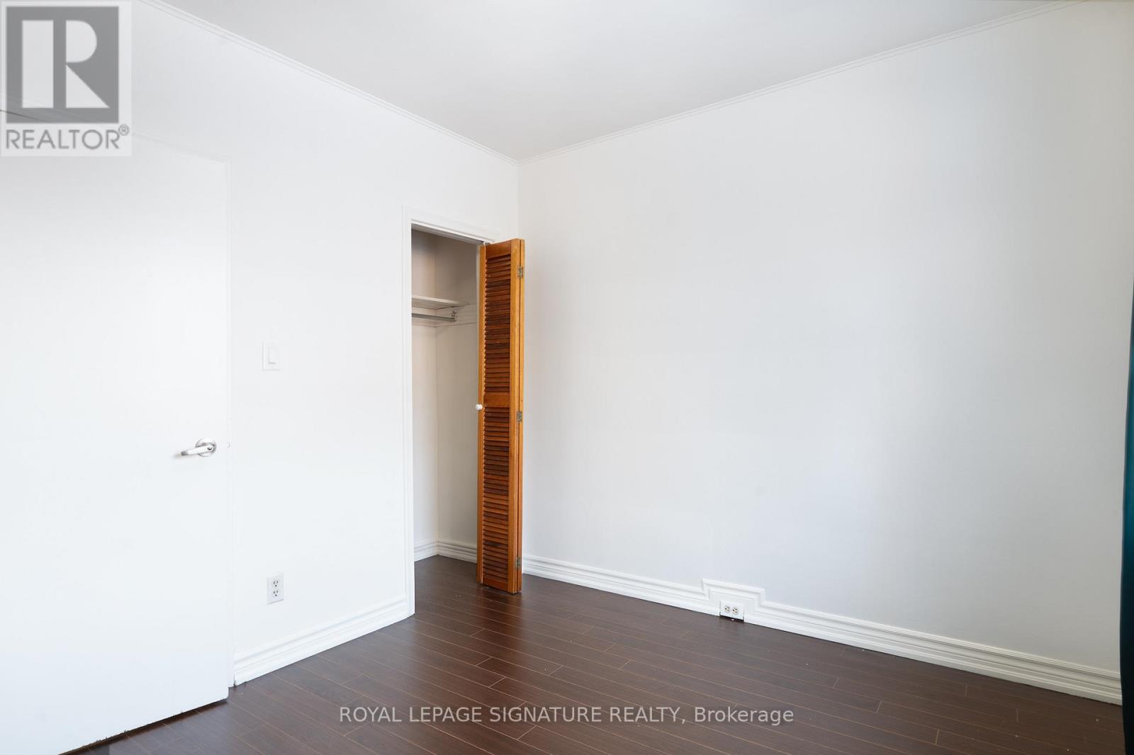 56 Ash Crescent, Toronto, Ontario  M8W 1E6 - Photo 8 - W12781516