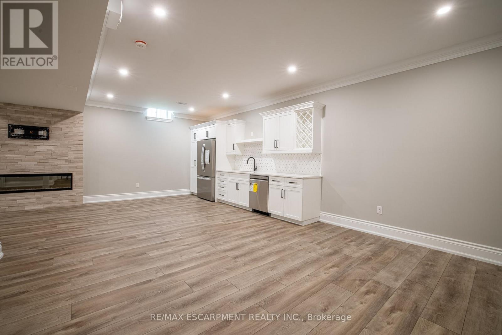 31 Bayside Court, Burlington, Ontario  L7T 1M8 - Photo 32 - W12781538