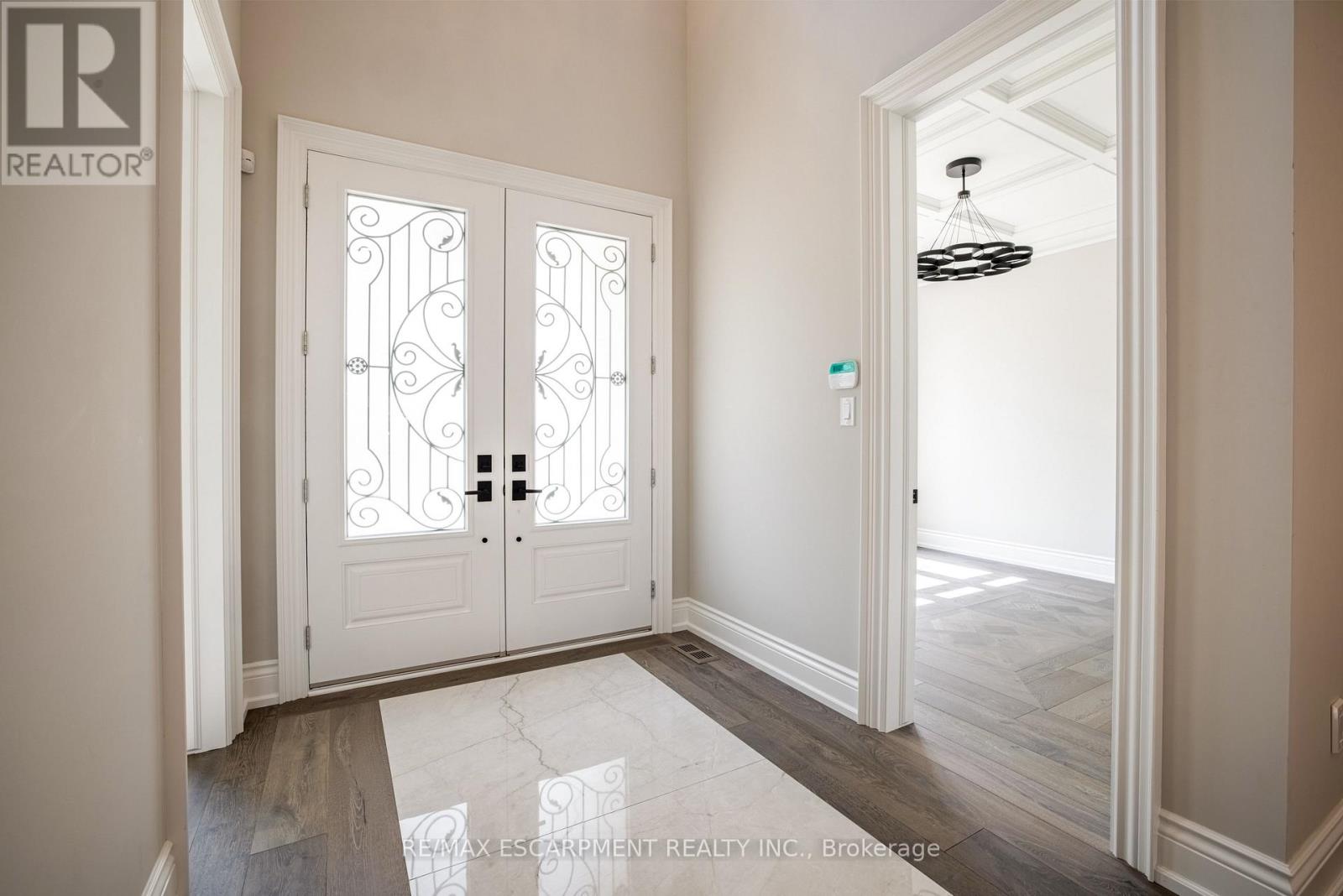 31 Bayside Court, Burlington, Ontario  L7T 1M8 - Photo 5 - W12781538