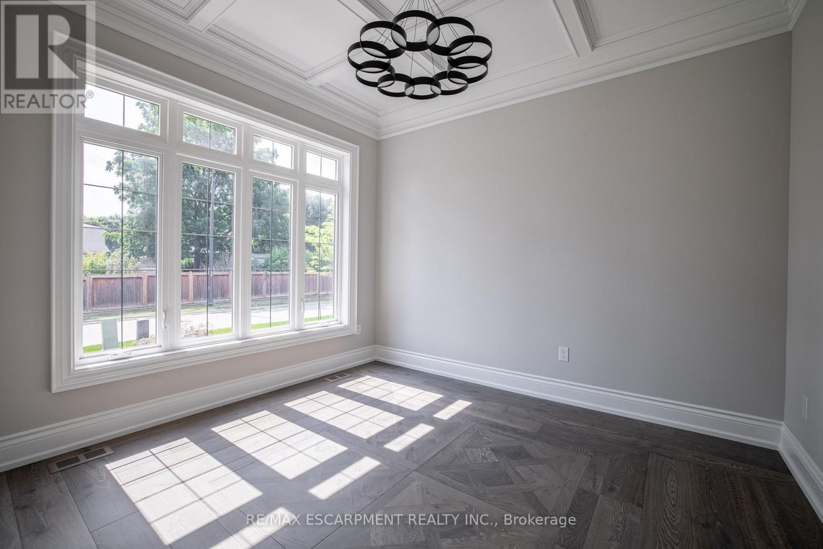 31 Bayside Court, Burlington, Ontario  L7T 1M8 - Photo 6 - W12781538