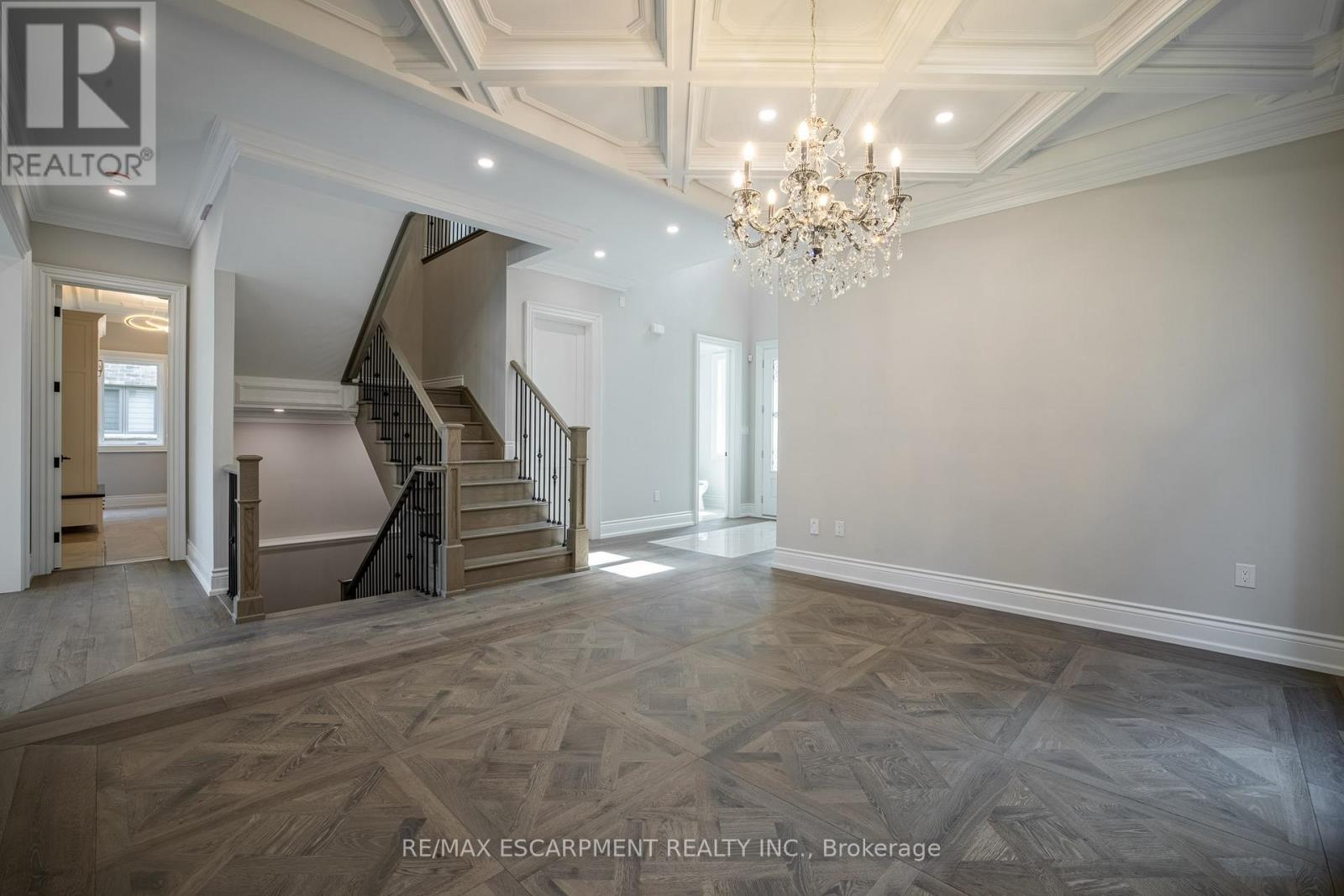 31 Bayside Court, Burlington, Ontario  L7T 1M8 - Photo 8 - W12781538