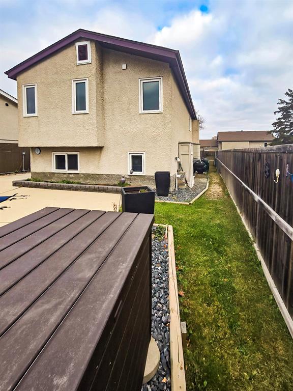 212 Goldthorpe Crescent, Winnipeg, Manitoba  R2N 3B7 - Photo 11 - 202602571
