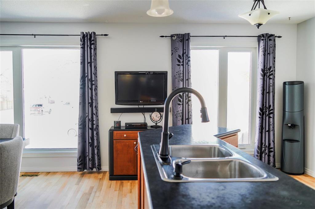 212 Goldthorpe Crescent, Winnipeg, Manitoba  R2N 3B7 - Photo 15 - 202602571