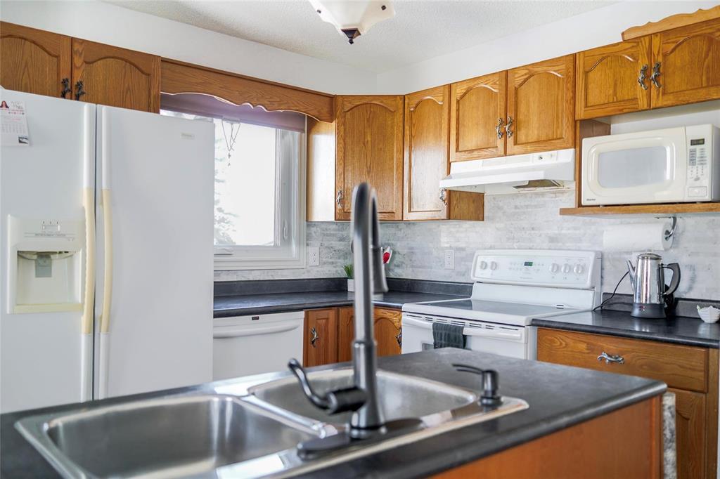 212 Goldthorpe Crescent, Winnipeg, Manitoba  R2N 3B7 - Photo 13 - 202602571