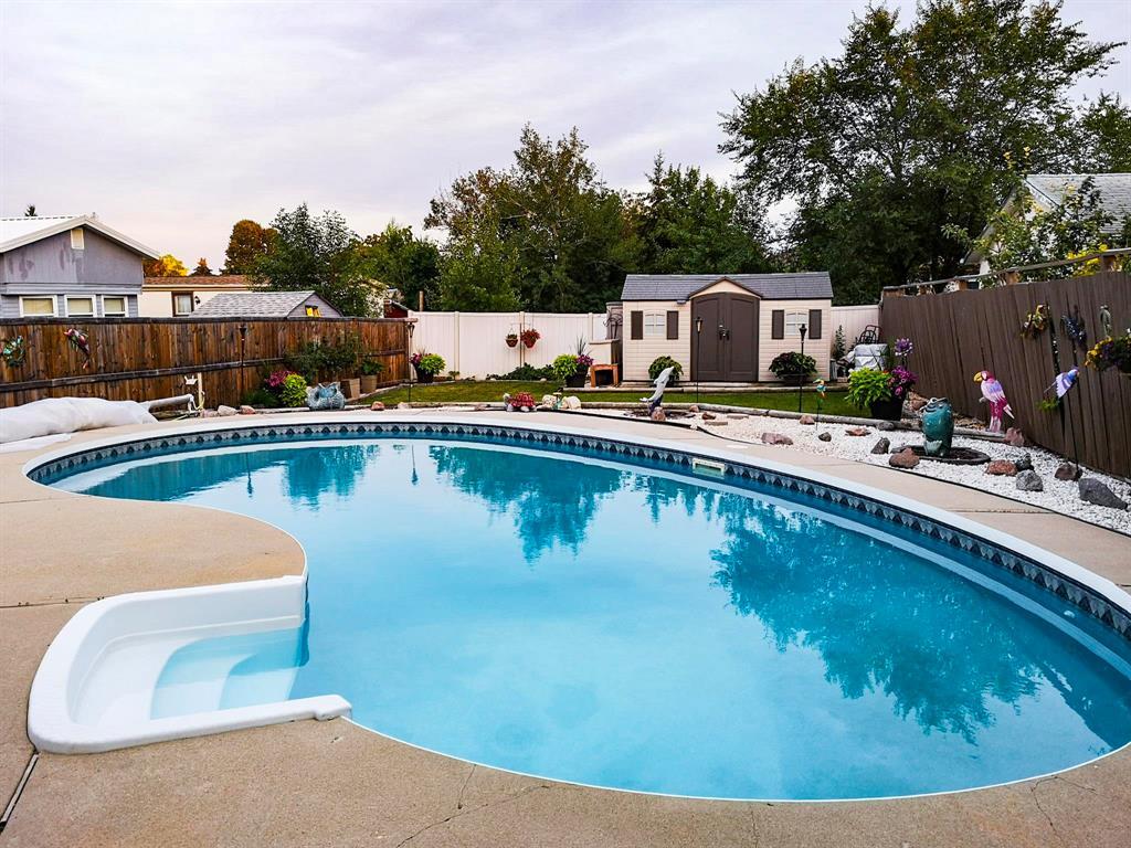 212 Goldthorpe Crescent, Winnipeg, Manitoba  R2N 3B7 - Photo 6 - 202602571