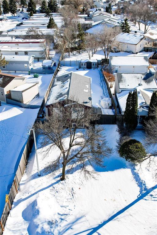 212 Goldthorpe Crescent, Winnipeg, Manitoba  R2N 3B7 - Photo 3 - 202602571