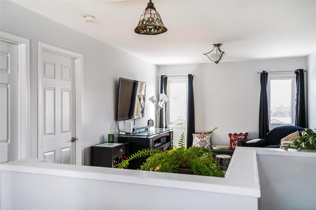 212 Goldthorpe Crescent, Winnipeg, Manitoba  R2N 3B7 - Photo 22 - 202602571