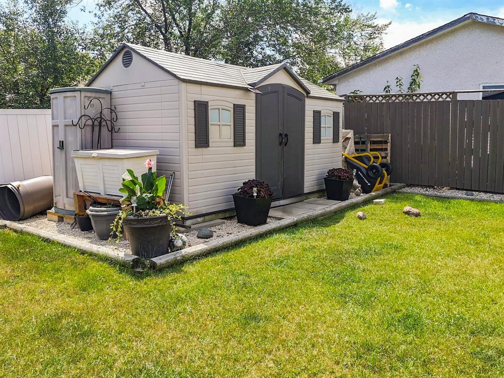 212 Goldthorpe Crescent, Winnipeg, Manitoba  R2N 3B7 - Photo 8 - 202602571