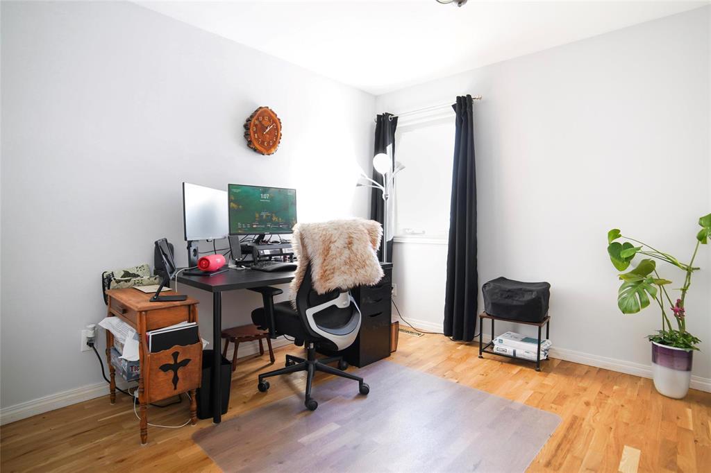 212 Goldthorpe Crescent, Winnipeg, Manitoba  R2N 3B7 - Photo 20 - 202602571