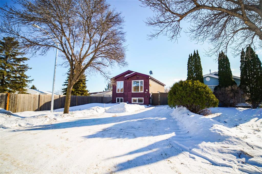 212 Goldthorpe Crescent, Winnipeg, Manitoba  R2N 3B7 - Photo 2 - 202602571