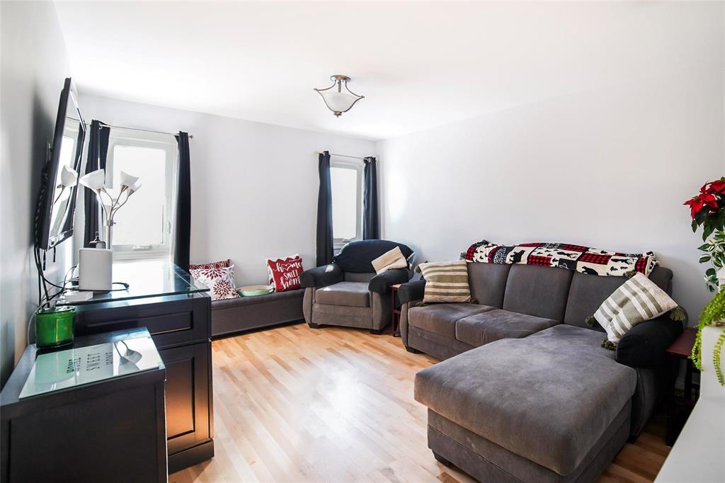 212 Goldthorpe Crescent, Winnipeg, Manitoba  R2N 3B7 - Photo 18 - 202602571