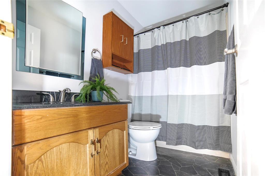 212 Goldthorpe Crescent, Winnipeg, Manitoba  R2N 3B7 - Photo 21 - 202602571