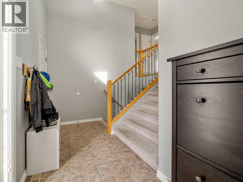 47 Kodiak Boulevard N, Lethbridge, Alberta  T1H 6S7 - Photo 4 - A2282204