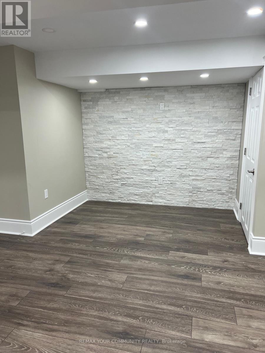 23 Irwin Avenue, Aurora (Aurora Village), Ontario  L4G 3G1 - Photo 10 - N12746334