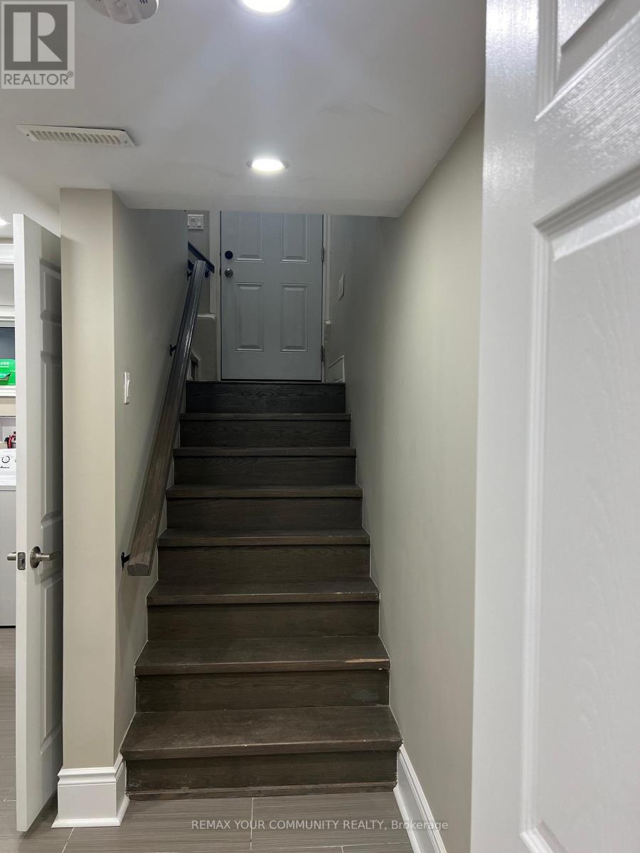 23 Irwin Avenue, Aurora (Aurora Village), Ontario  L4G 3G1 - Photo 12 - N12746334