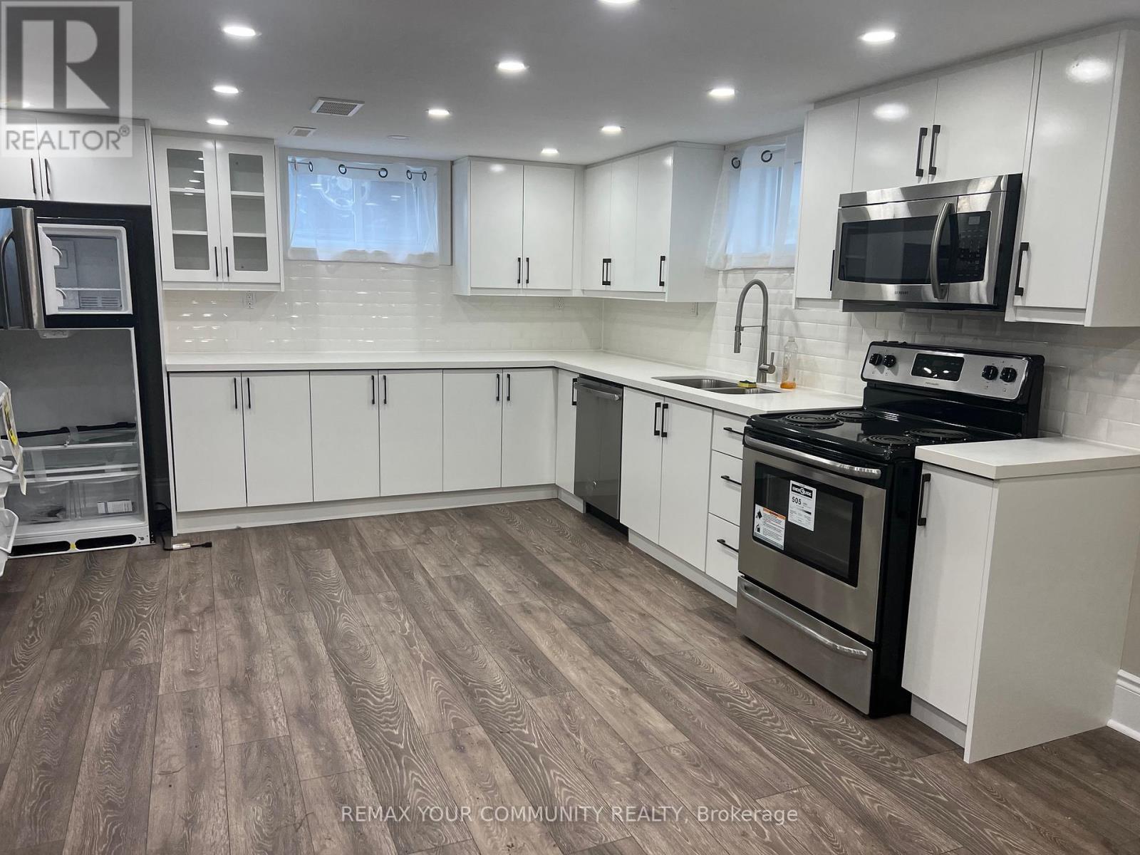 23 Irwin Avenue, Aurora (Aurora Village), Ontario  L4G 3G1 - Photo 2 - N12746334