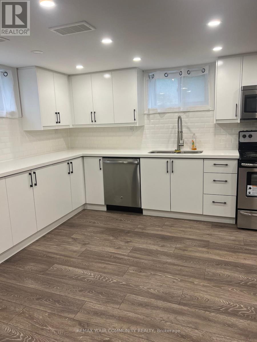 23 Irwin Avenue, Aurora (Aurora Village), Ontario  L4G 3G1 - Photo 4 - N12746334