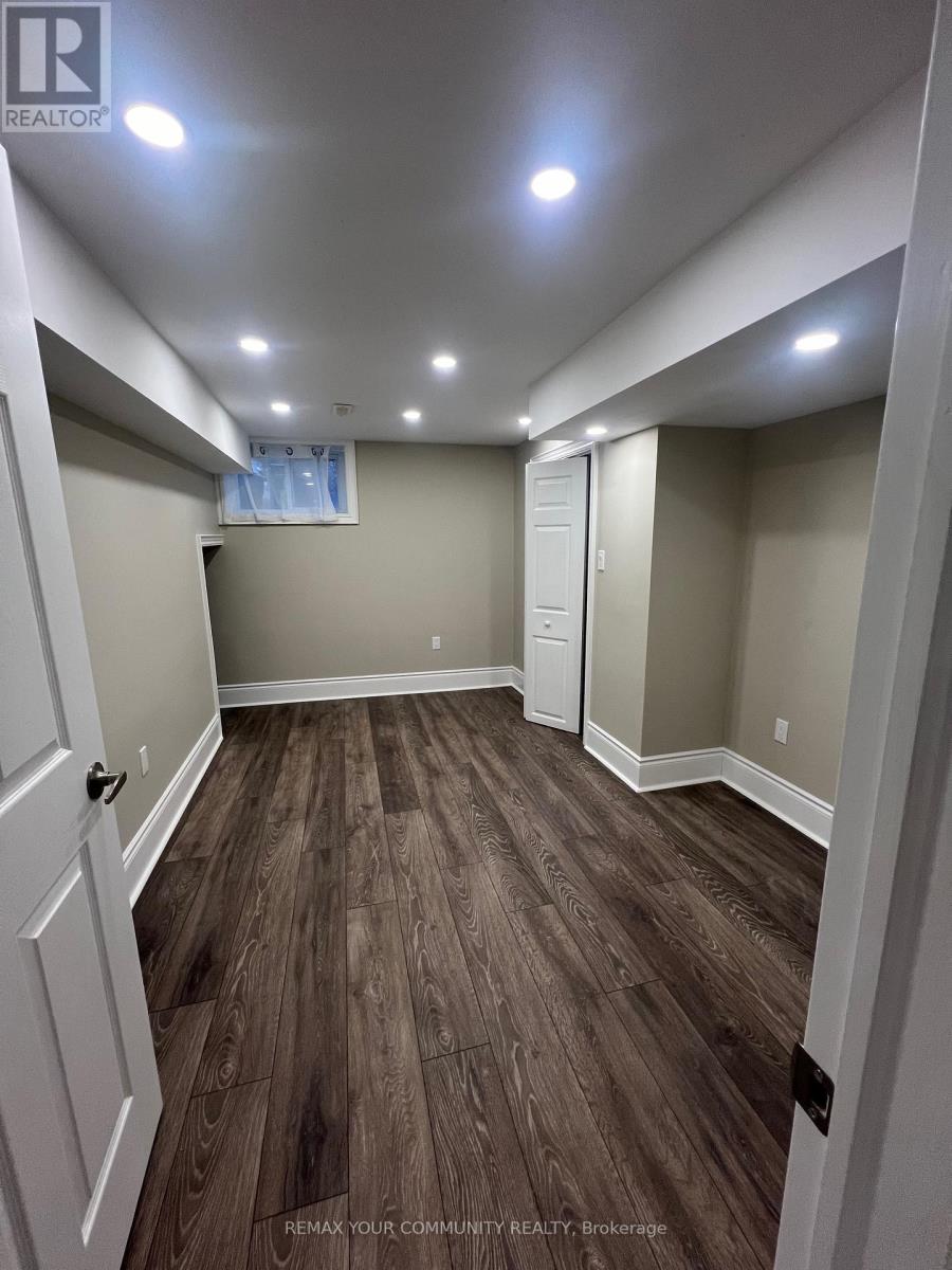 23 Irwin Avenue, Aurora (Aurora Village), Ontario  L4G 3G1 - Photo 8 - N12746334