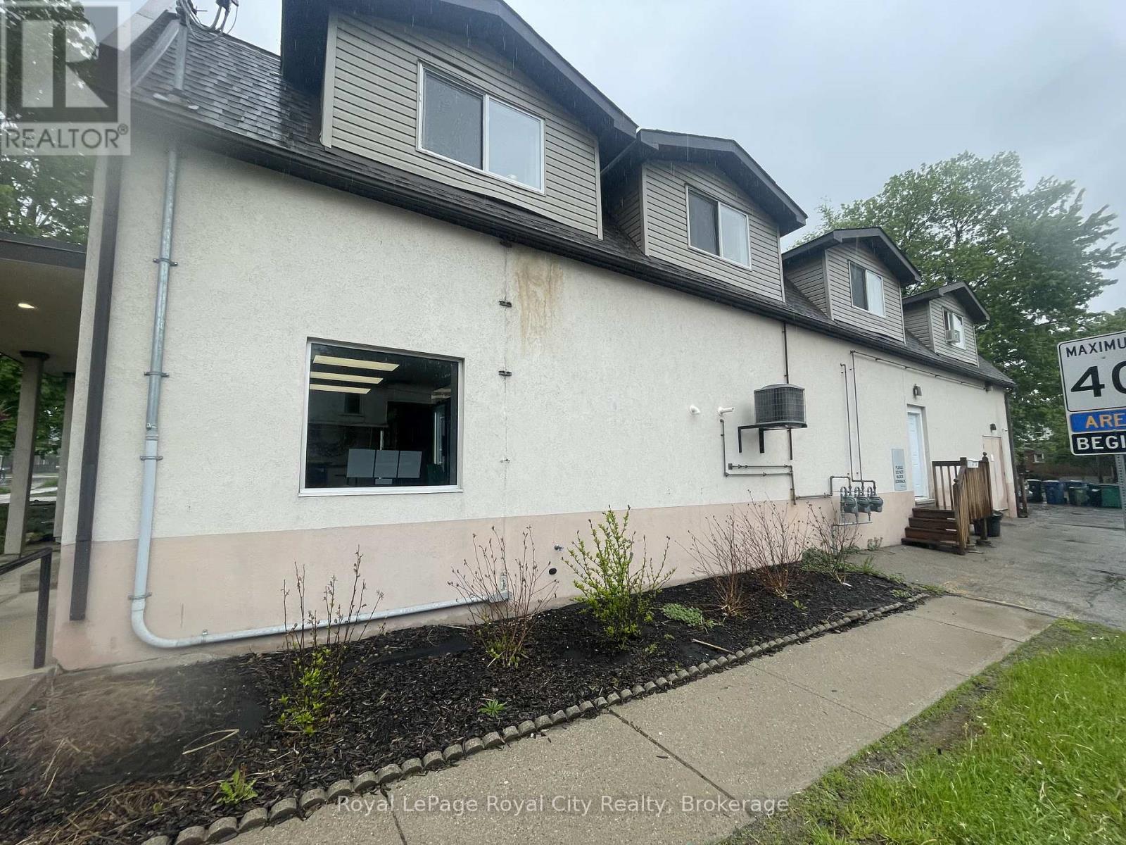 563 Woolwich Street, Guelph (Downtown), Ontario  N1H 3Y4 - Photo 4 - X12781566