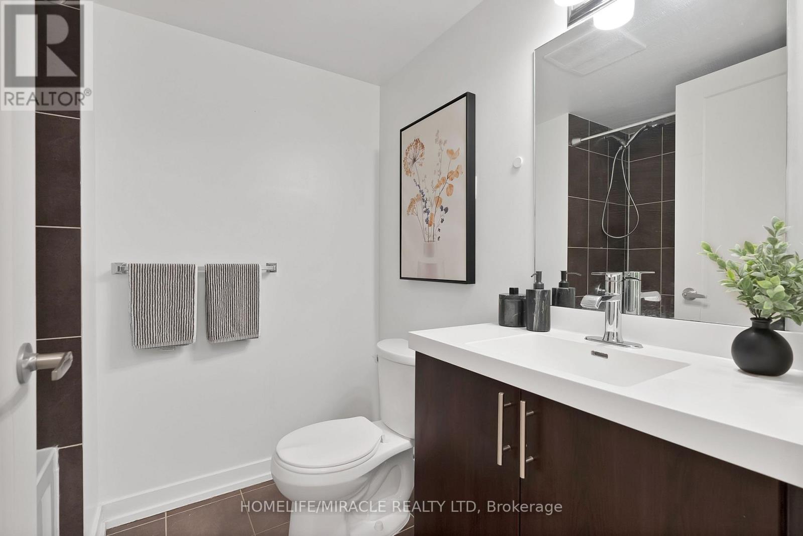 401 - 1420 Dupont Street, Toronto, Ontario  M6H 0C2 - Photo 4 - W12781452