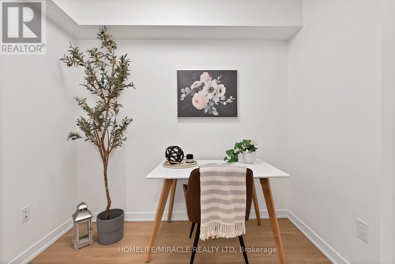 401 - 1420 Dupont Street, Toronto, Ontario  M6H 0C2 - Photo 8 - W12781452