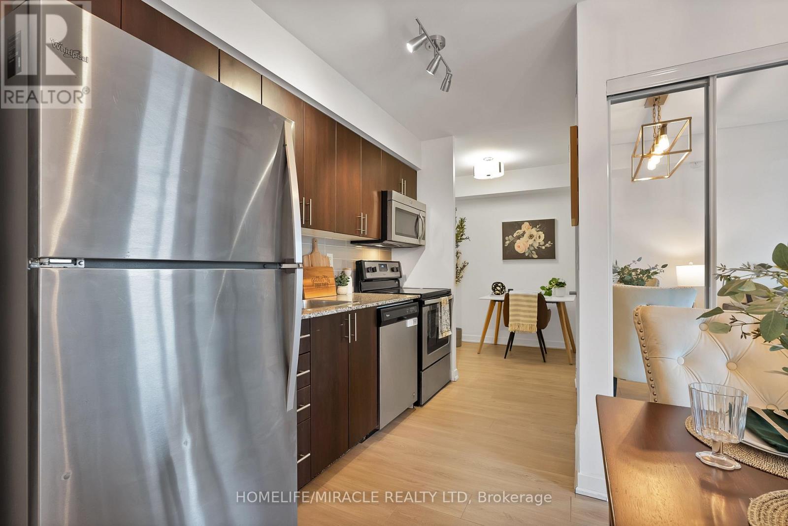 401 - 1420 Dupont Street, Toronto, Ontario  M6H 0C2 - Photo 5 - W12781452